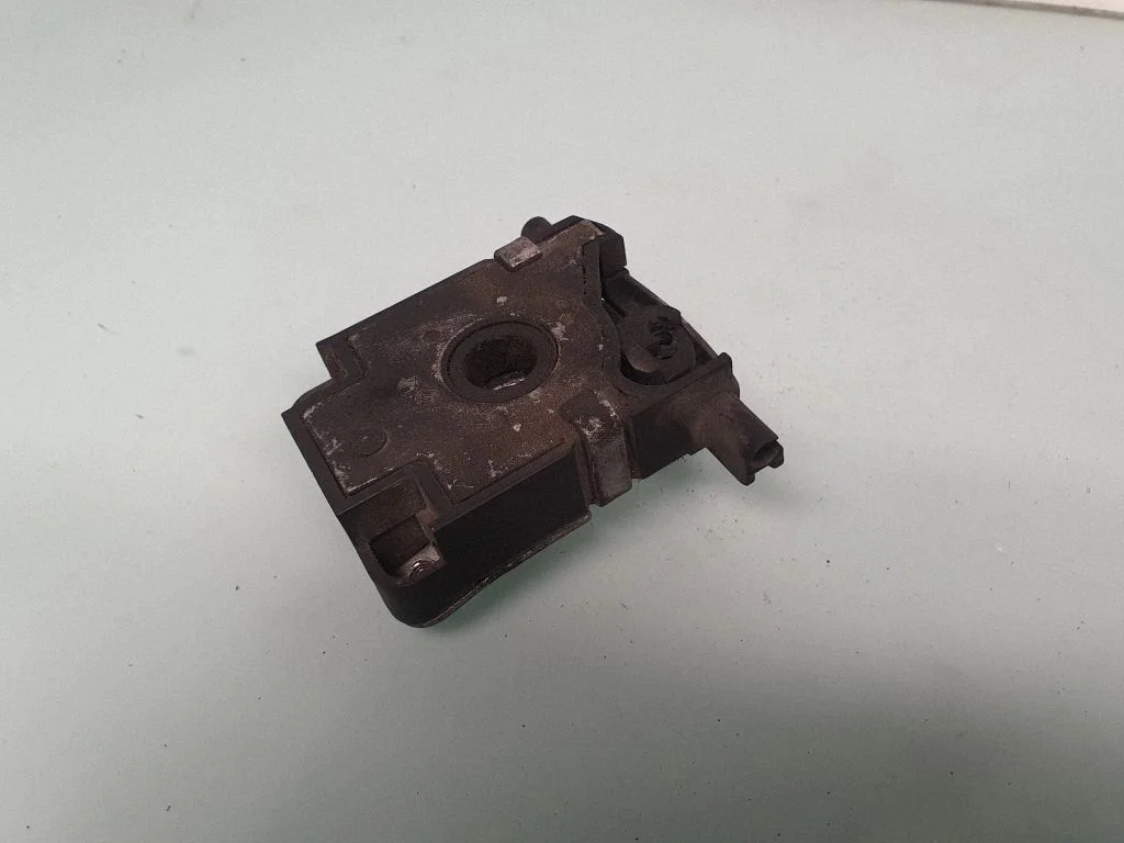 Engine bonnet/hood lock/catch 8203859