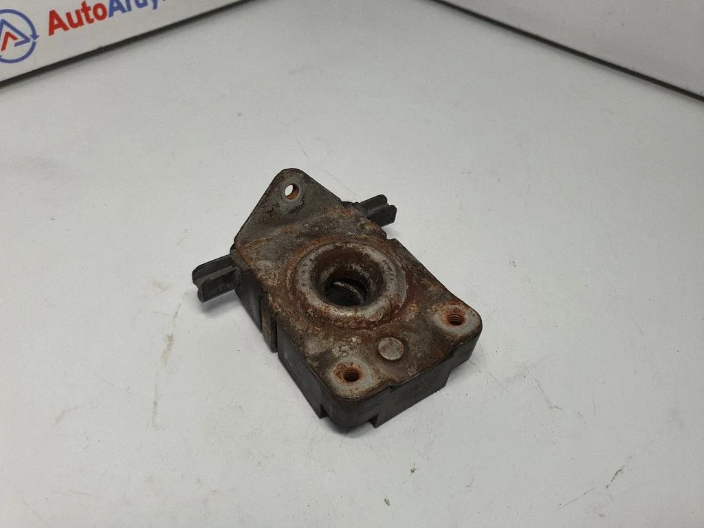 Motora pārsega slēdzene 8203859