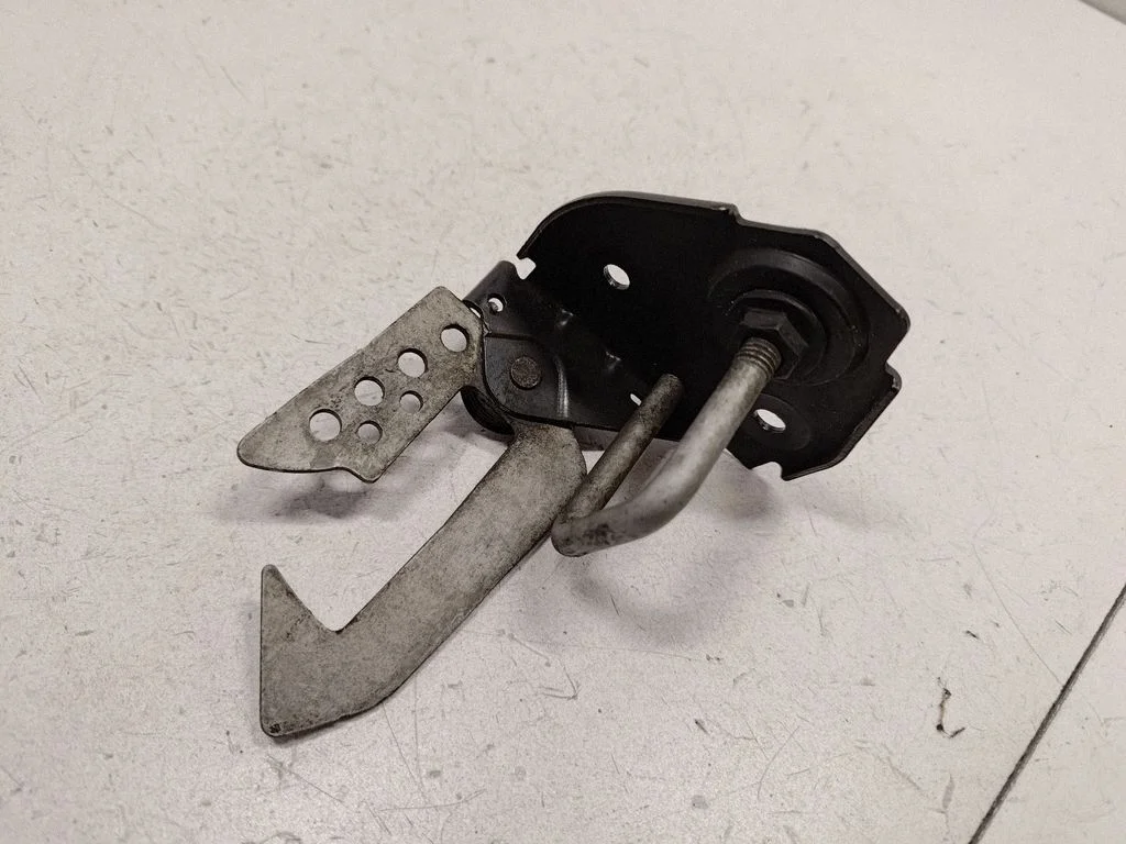 Engine bonnet/hood lock/latch loop/hook – BMW 7 Series F01 F02 F03 F04 (2008-2016)
