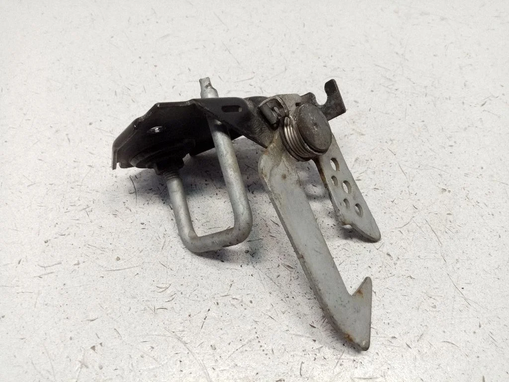 Engine bonnet/hood lock/latch loop/hook – BMW 7 Series F01 F02 F03 F04 (2008-2016)
