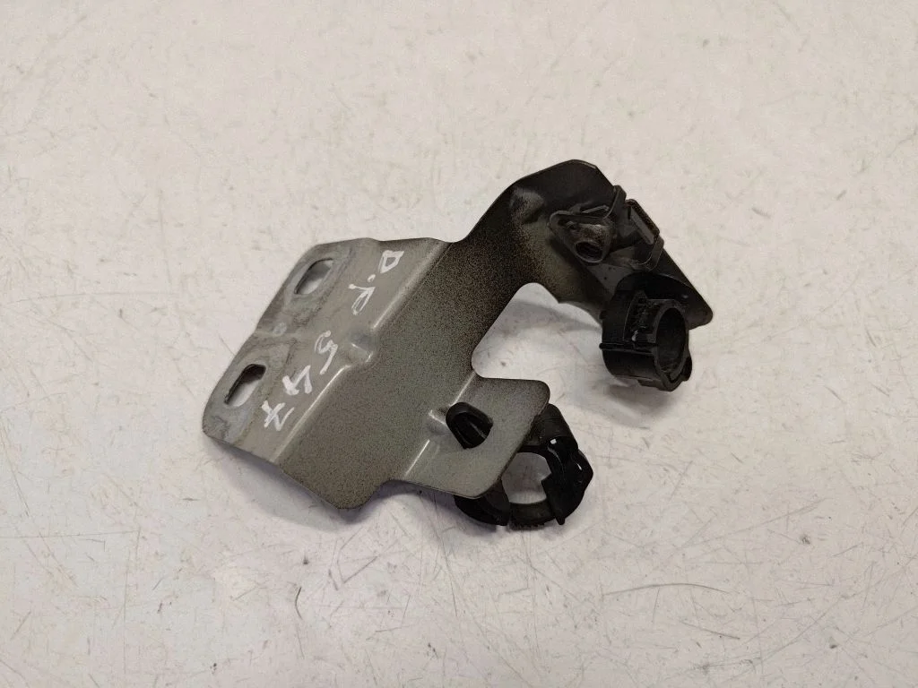 Fender mounting bracket 41357204500