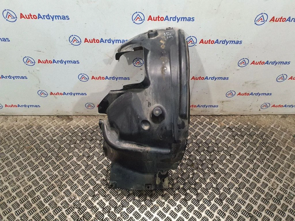 Priekšējais riteņa arkas dubļusargs – BMW 1. sērija E81 E87 (2004-2011)