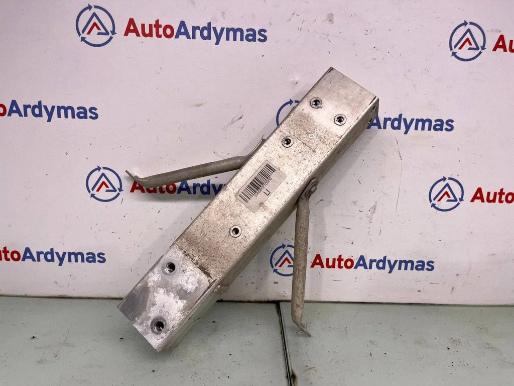 Tagumise kaitseraua kinnitusklamber 6852703 – BMW i3 (2013-)