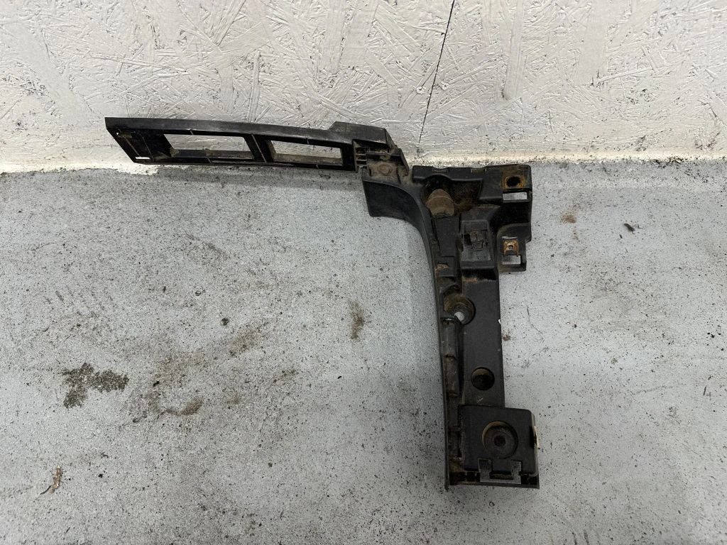 Rear bumper mounting bracket 7226935