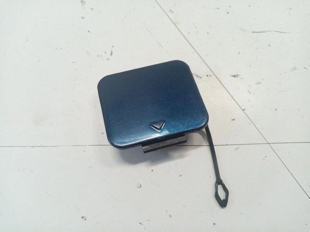 Aizmugurējais vilkšanas cilpas vāciņš 51128213683