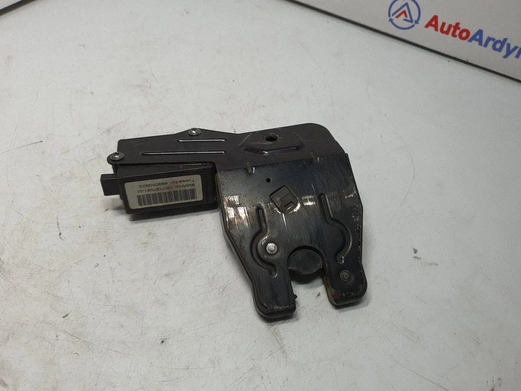 Zamek klapy bagażnika – BMW Seria 7 E65 E66 (2001-2008)