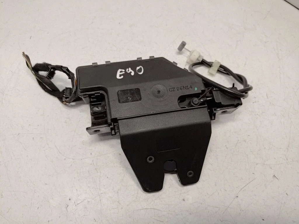 Tailgate/trunk/boot lock/catch/latch 8196401