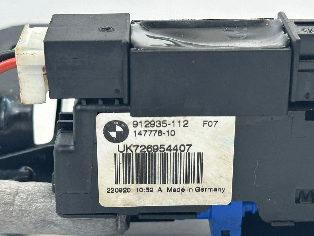 Aizmugurējā vāka piesaistes motors 7249578