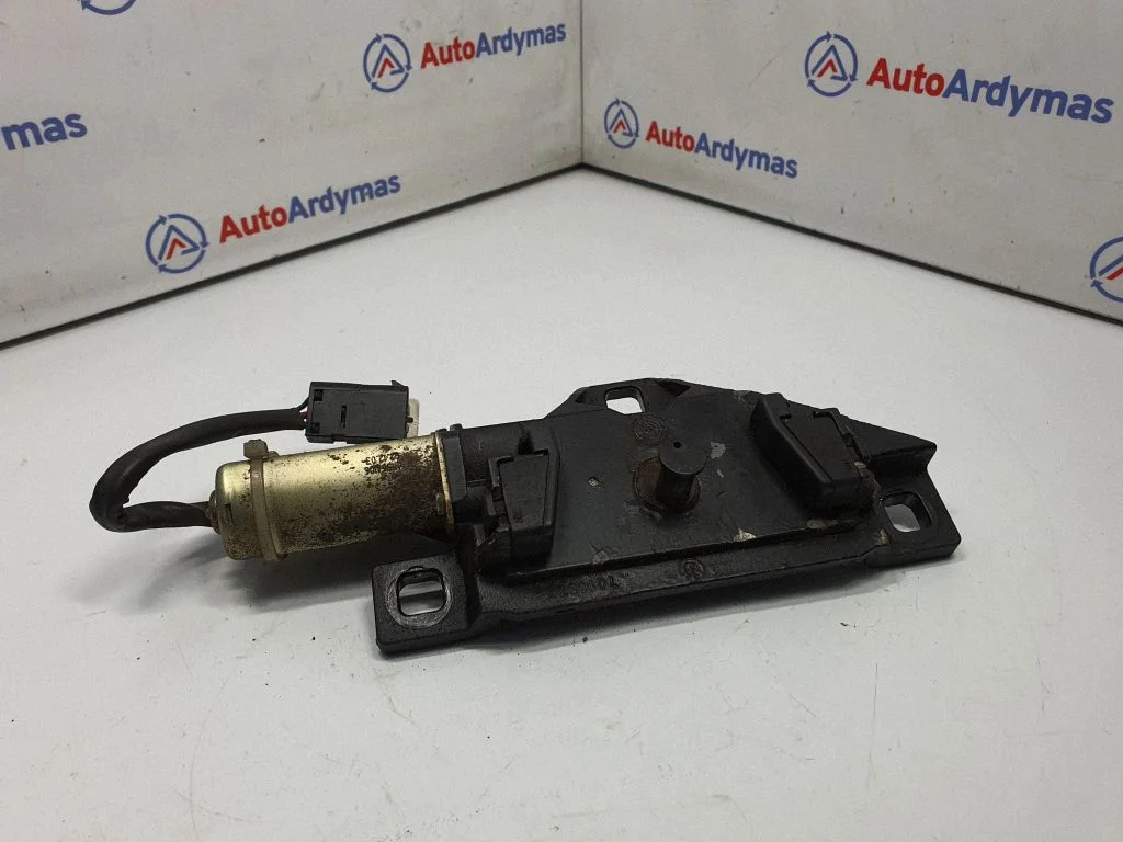 Aizmugurējā vāka piesaistes motors 7014872