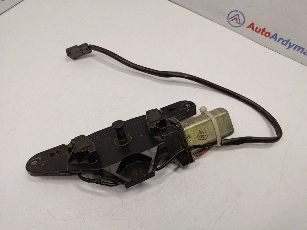 Aizmugurējā vāka piesaistes motors 67108362371
