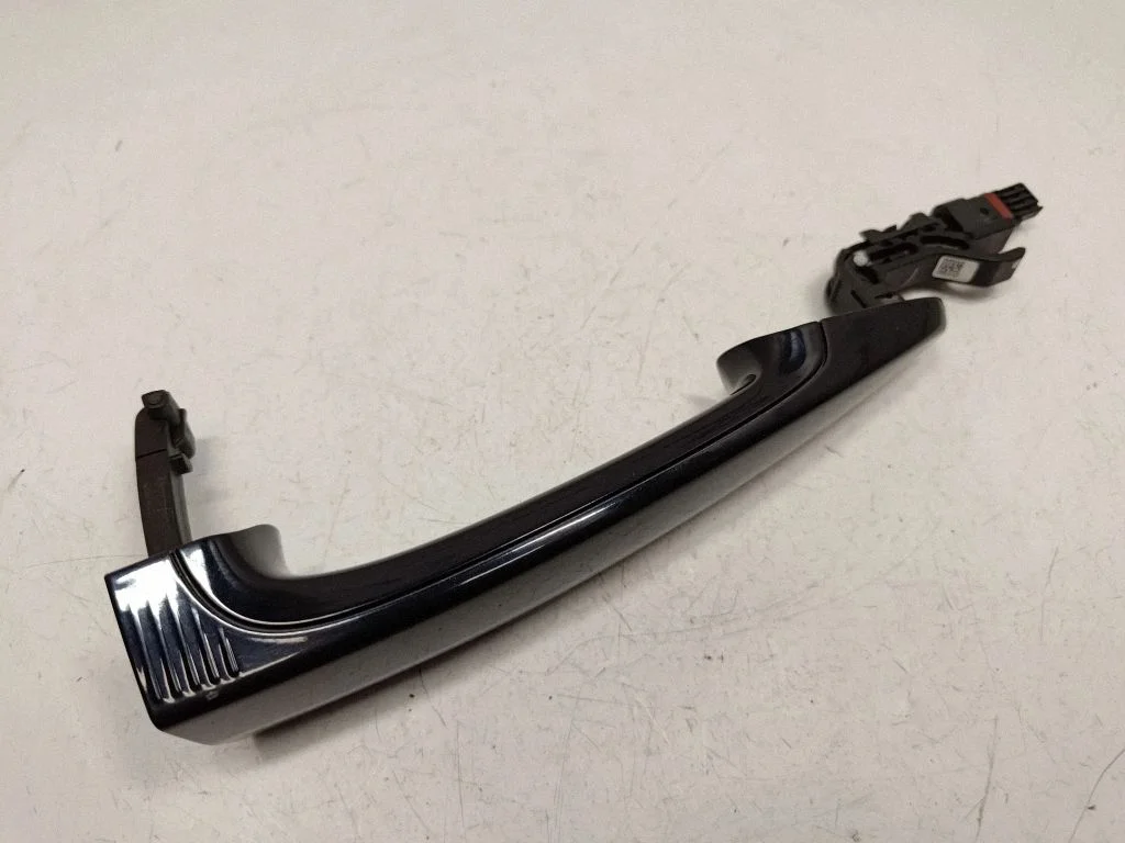 Esiukse välimine käepide 7270776
