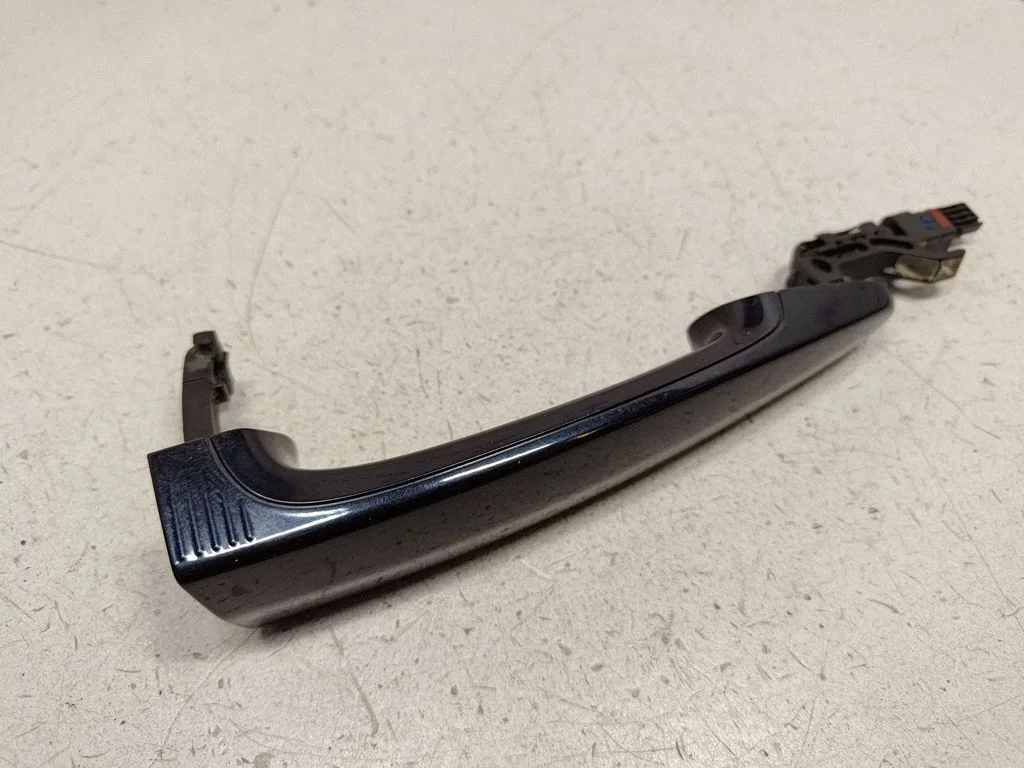 Esiukse välimine käepide 7270776