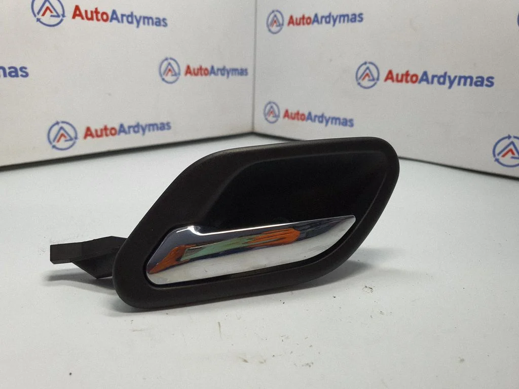 Front door interior handle 8226049