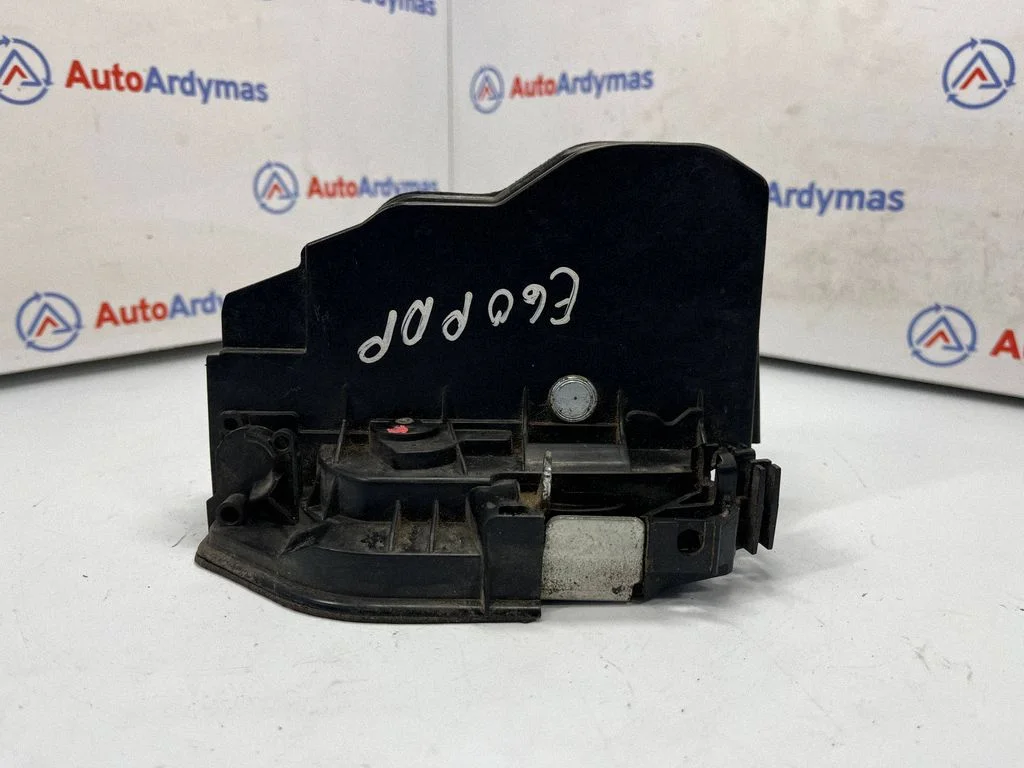 Front door lock – BMW 5 Series E60 E61 (2004-2010)