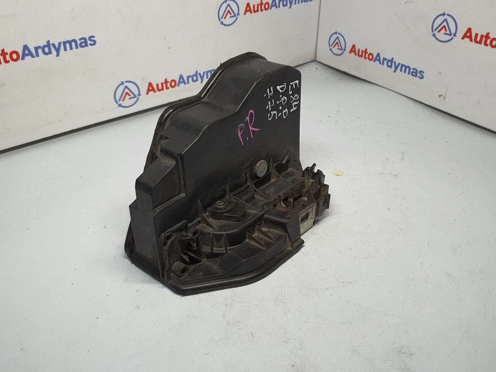 Front door lock 7036170