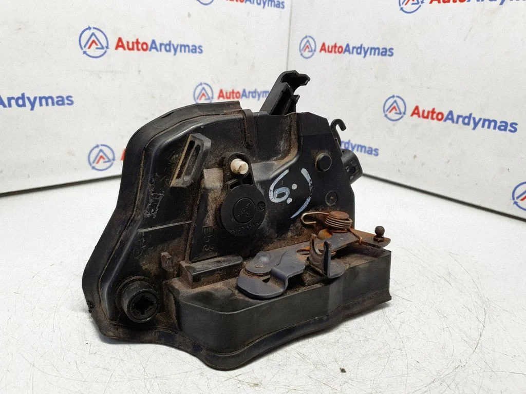 Front door lock 8402538
