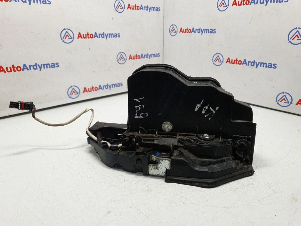 Front door lock 7185689