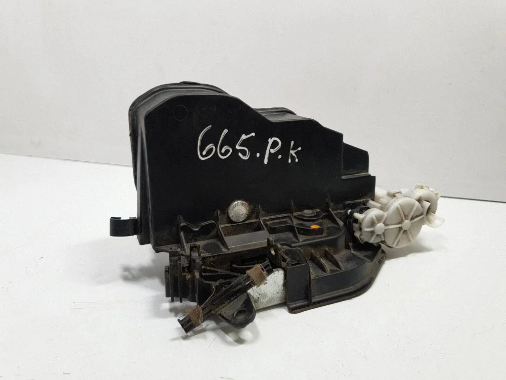Front door lock 7229461