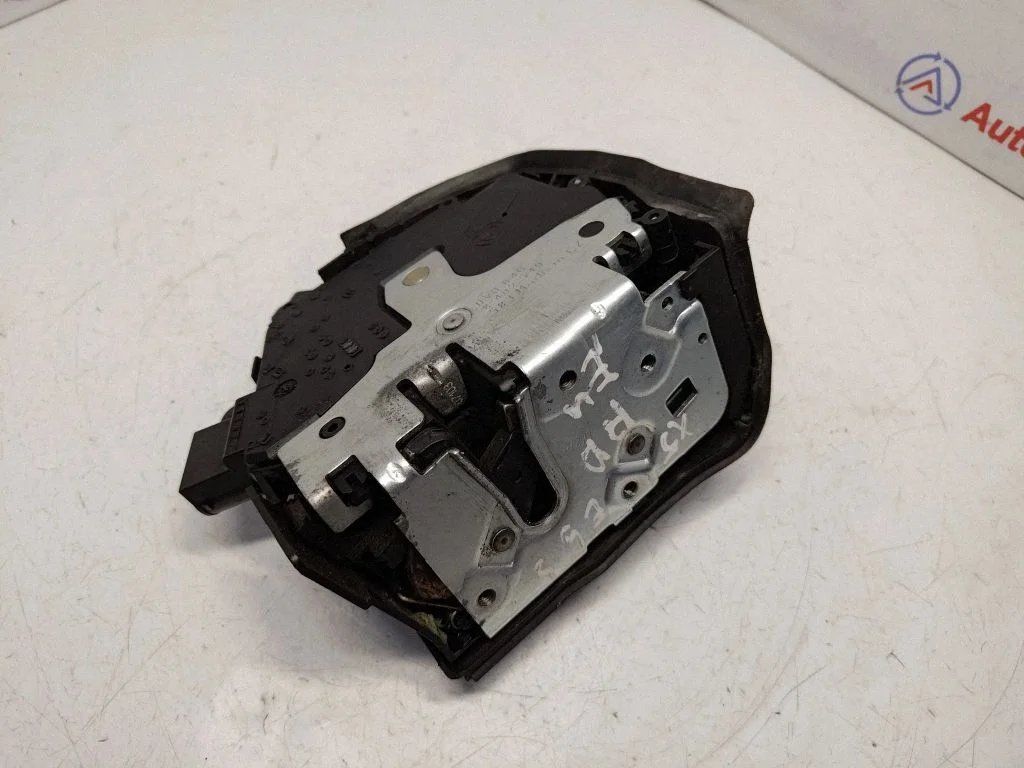 Front door lock 8402540