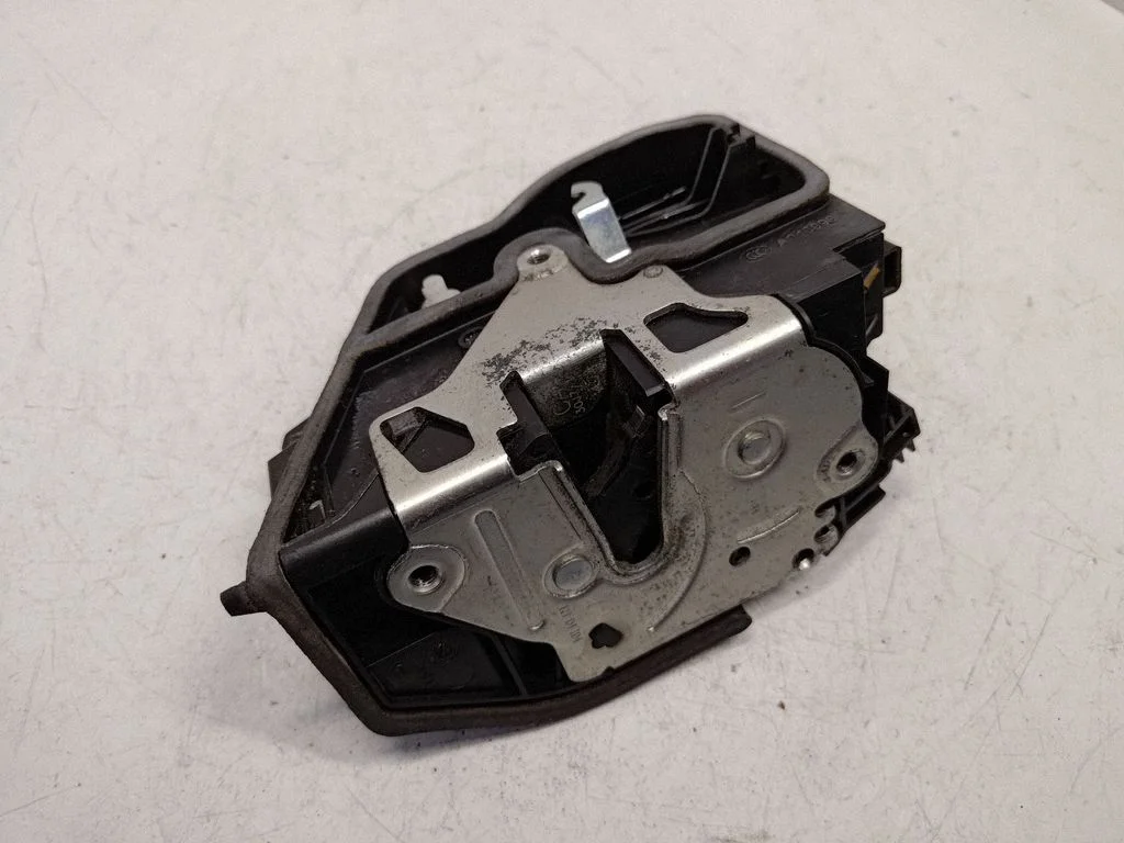 Esiukse lukk – BMW 5-seeria E60 E61 (2004-2010)