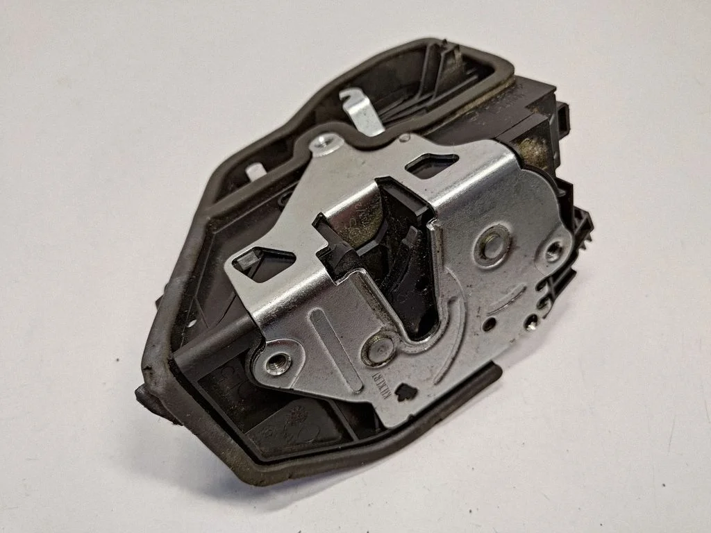 Esiukse lukk – BMW 5-seeria F10 F11 (2009-2016)