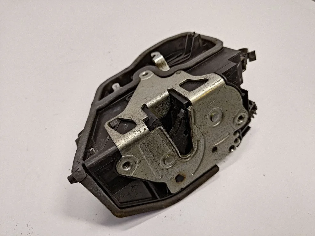 Front door lock 7202143