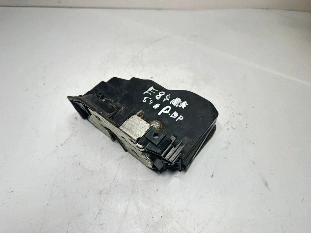 Front door lock – BMW 1 Series E81 E87 (2004-2011)