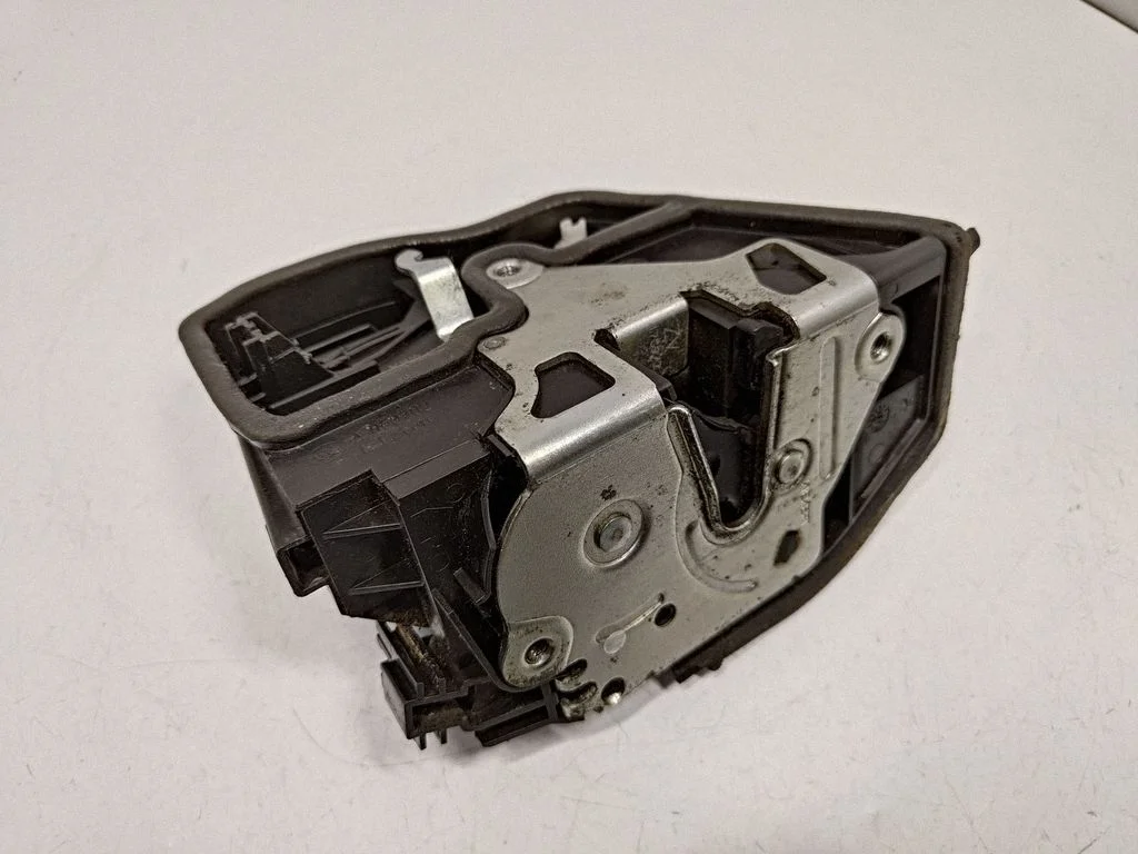 Front door lock 7229458