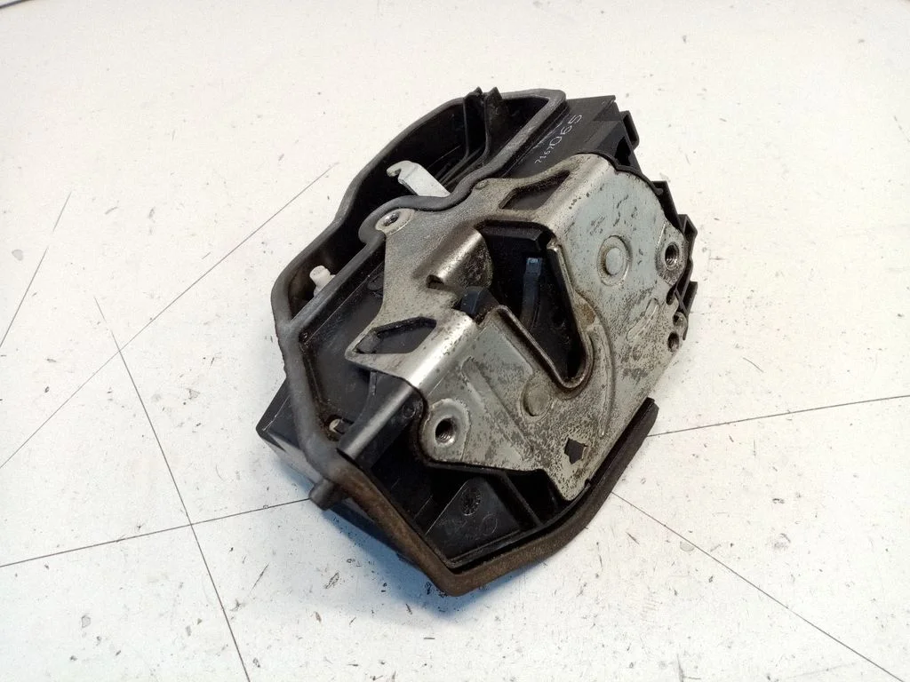 Front door lock – BMW 7 Series E65 E66 (2001-2008)