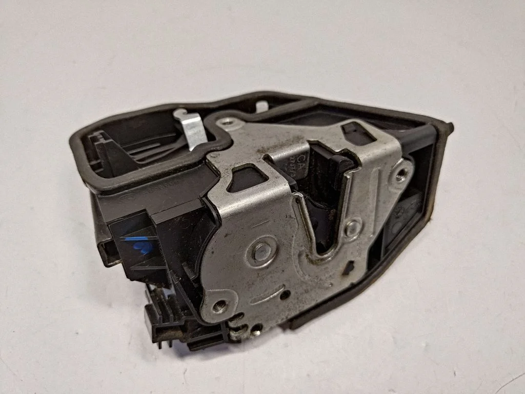 Esiukse lukk – BMW 5-seeria E60 E61 (2004-2010)