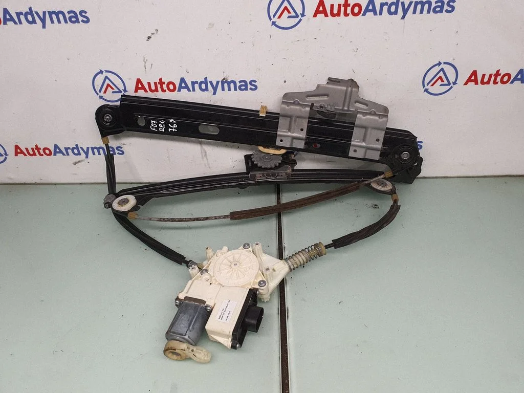 Front door window regulator with motor 7197924