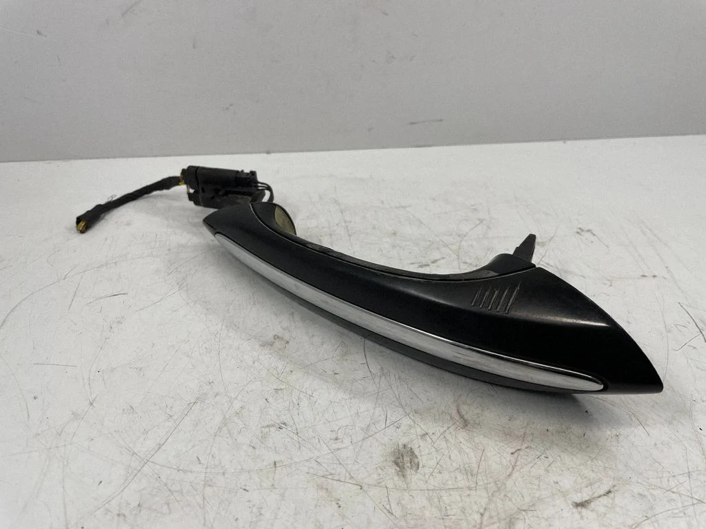 Tagaukse välimine käepide 7305311
