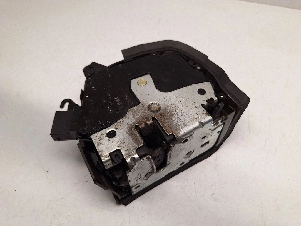 Rear door lock 8402602