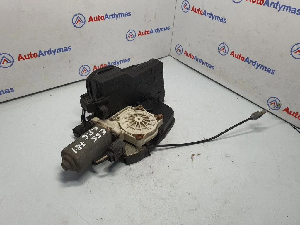 Rear door lock 8240585