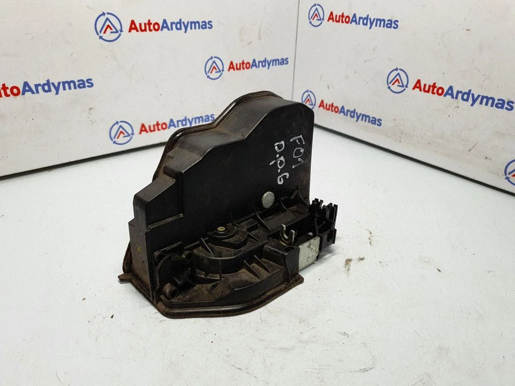 Rear door lock 7229460
