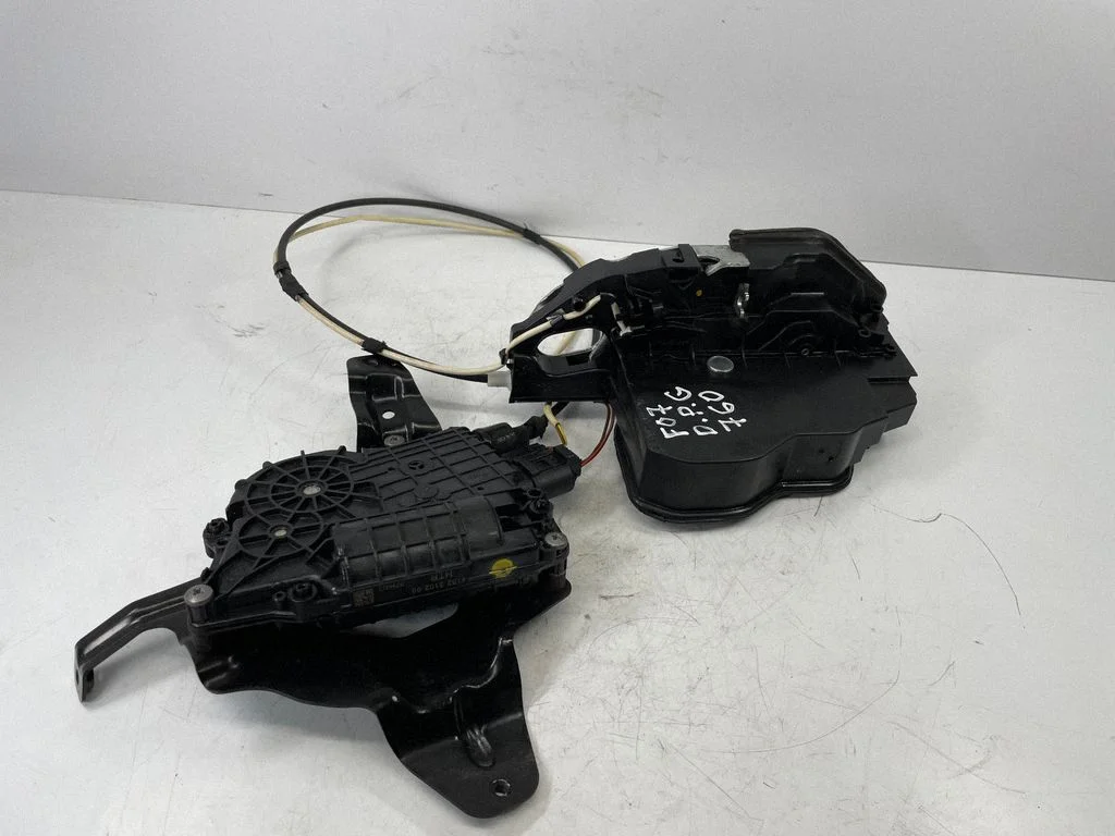 Rear door lock 7149448