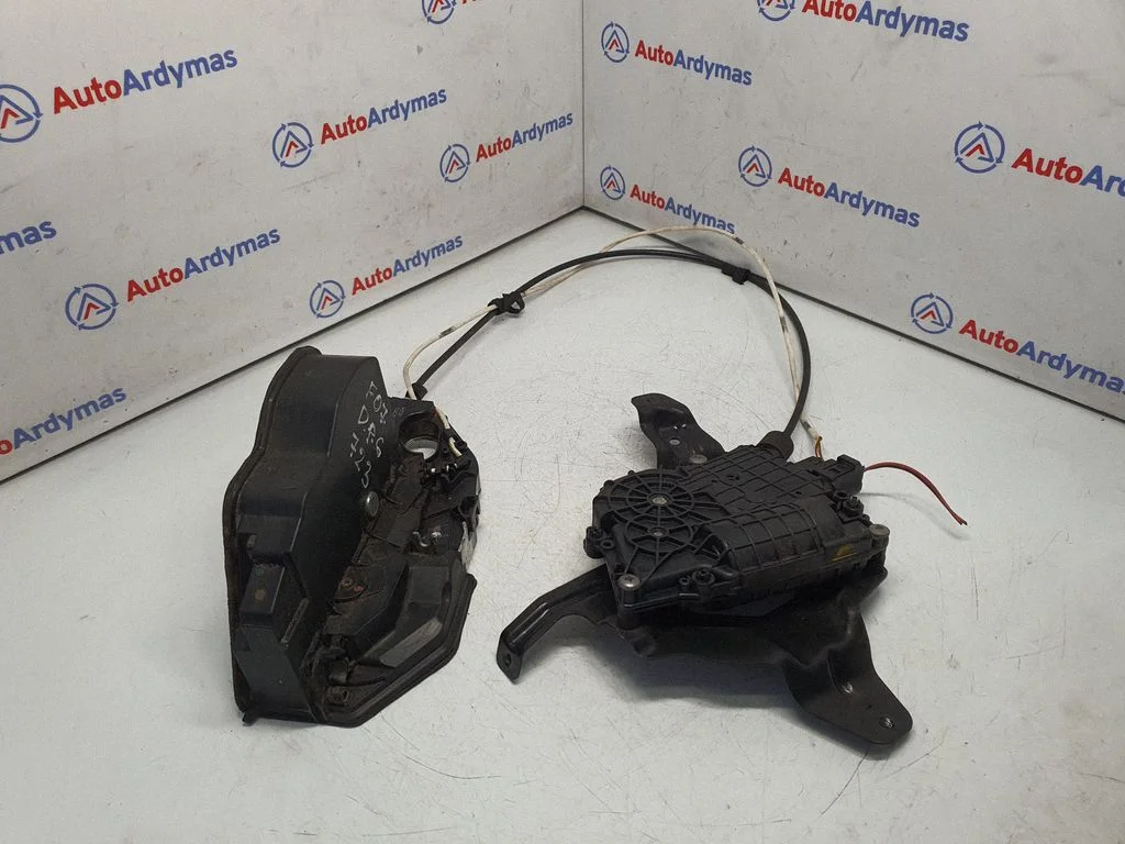 Rear door lock 7149448
