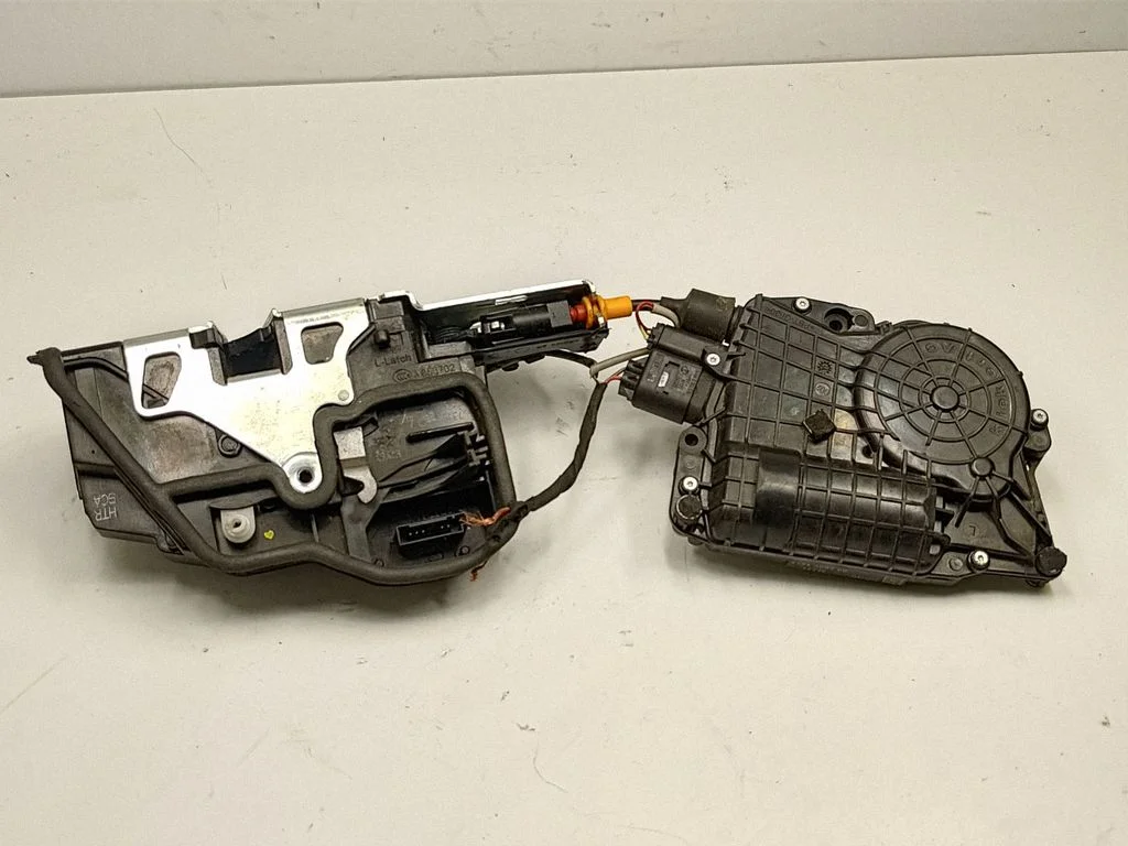 Rear door lock 7315024