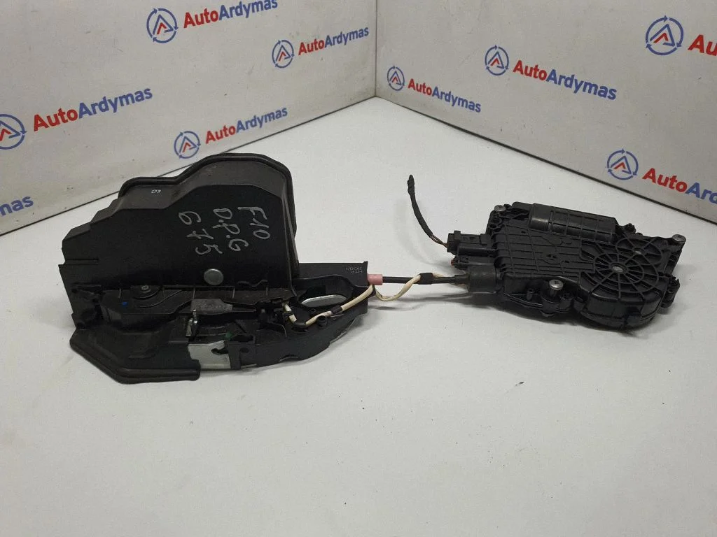 Rear door lock 7154516
