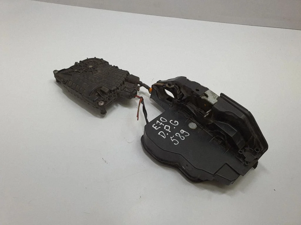 Rear door lock 7167588
