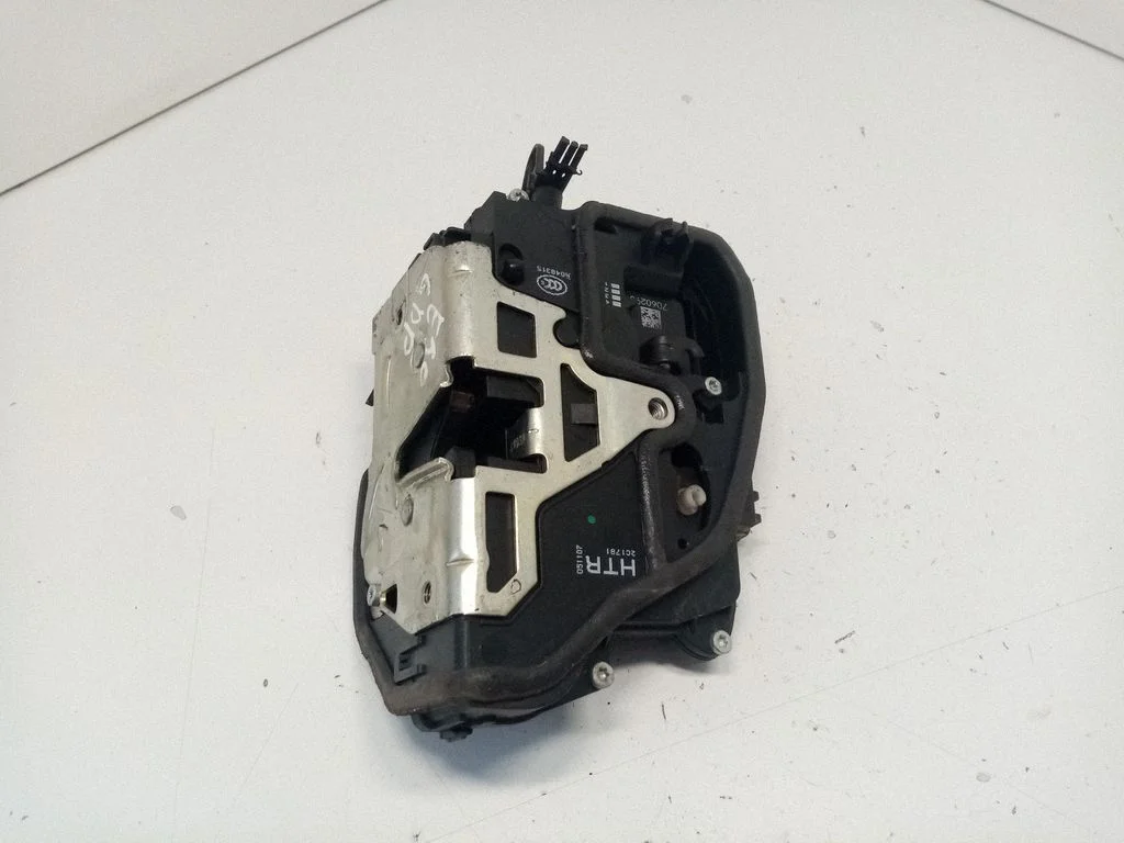 Rear door lock 7060296