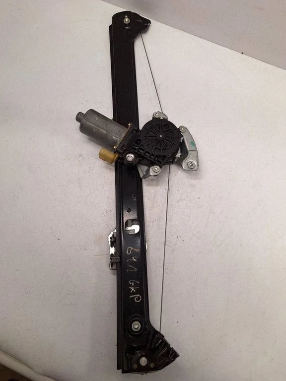 Rear door window regulator with motor 8254913