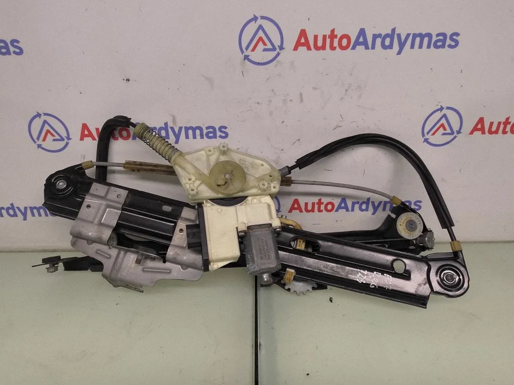 Rear door window regulator with motor 7197924