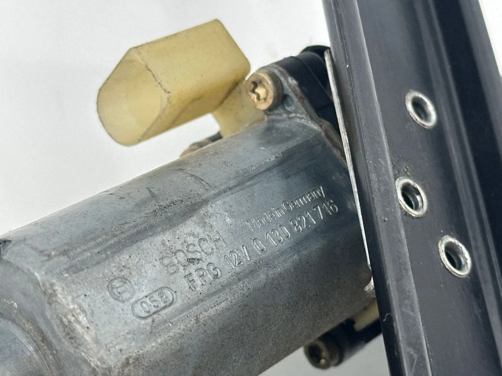 Tagaukse elektriline aknatõstuk mootoriga 51357125059