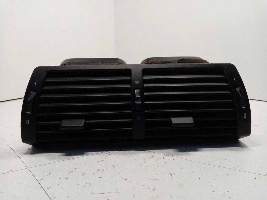 Dash center air vent grill 64228402221