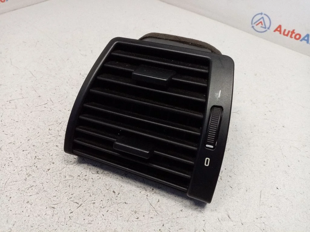 Dashboard side air vent grill/cover trim 64228402215