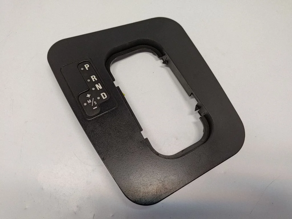 Pārnesumu pārslēga sviras apdare (plastmasas) 8221520