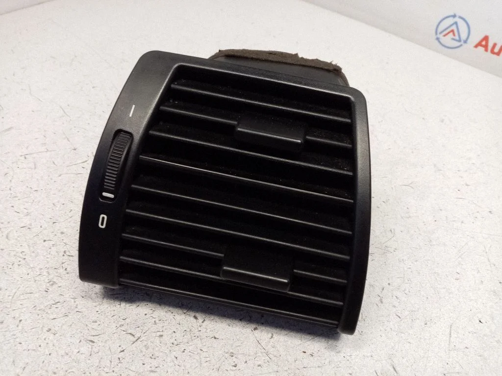 Dashboard side air vent grill/cover trim 64228402216