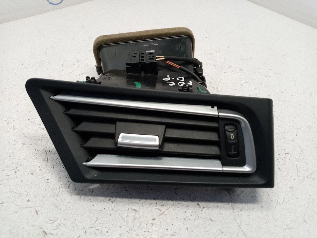 Dashboard side air vent grill/cover trim 9115858