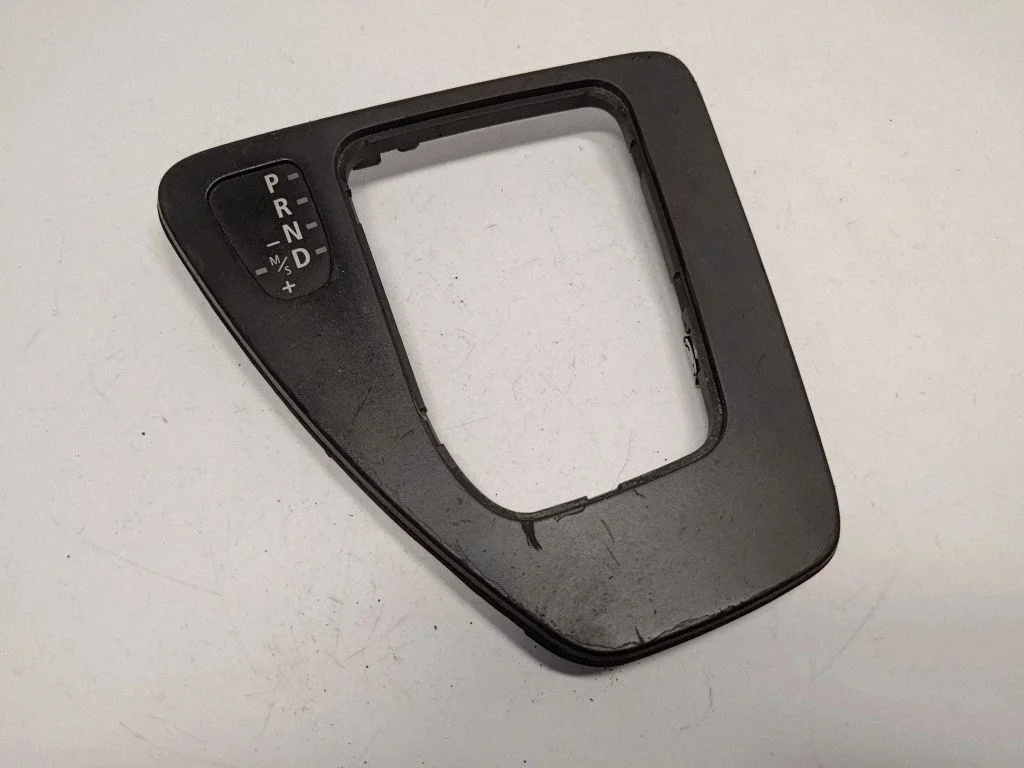 Gear shifter surround trim plastic – BMW 3 Series E90 E91 (2005-2012)
